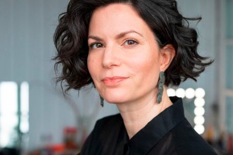 Macht den Leserinnen und Lesern ein unmoralisches Angebot: die Autorin Isabelle Lehn