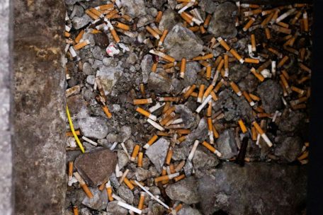 „Merci“-Kampagne  / Strafbar: Wegwerfen von Zigarettenstummeln auf den Boden kann einen 145 Euro kosten