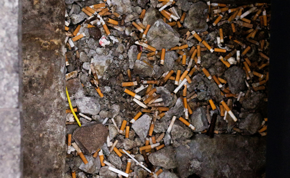 „Merci“-Kampagne  / Strafbar: Wegwerfen von Zigarettenstummeln auf den Boden kann einen 145 Euro kosten