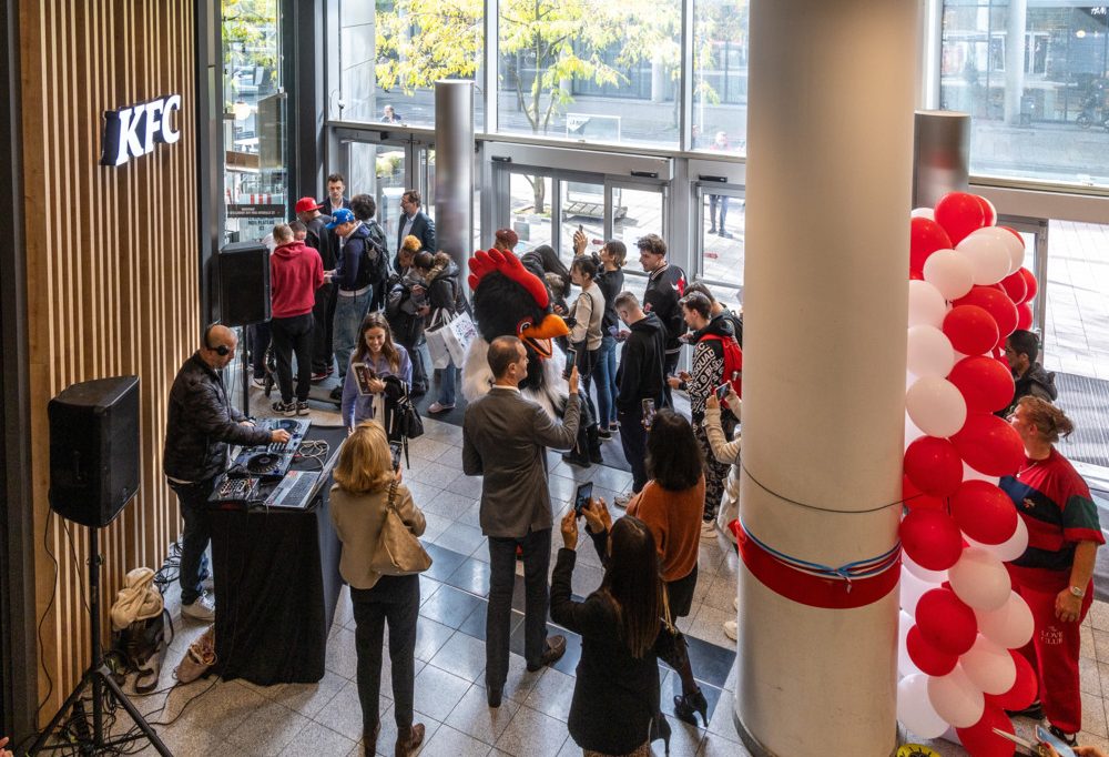 Belval / Ansturm auf Hot Wings und Co.: KFC eröffnet seine erste Filiale in Luxemburg