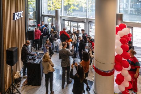 Belval / Ansturm auf Hot Wings und Co.: KFC eröffnet seine erste Filiale in Luxemburg