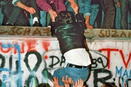 An der Berliner Mauer am 9. November 1989