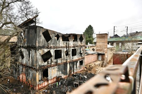 Die Überbleibsel des BENU-Dorfes werden abgerissen