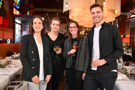 Betriebsfeier / Gemeinsam feiern – gemeinsam wachsen: Acht Mitarbeiter des Editpress-Teams für ihr Engagement geehrt