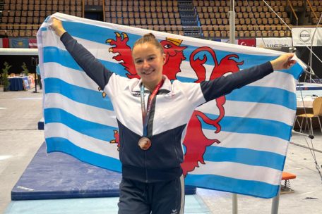 Kunstturnen / Céleste Mordenti und ihre historische Medaille