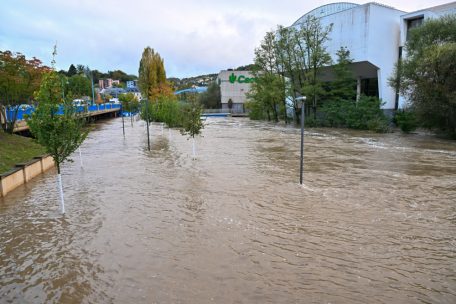 Hochwasser / Pegel in der Nacht rasch angestiegen – Wasserwirtschaftsamt: Höchststand gegen Mittag