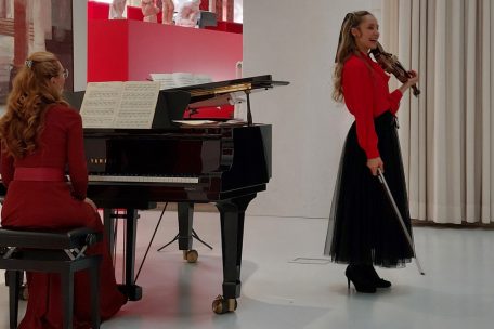 Das Duo Natalia, bestehend aus der Geigerin Natalia van der Mersch und der Pianistin Natalia Kovalzon, begeisterte mit ebenso virtuosen wie dynamischen Interpretationen