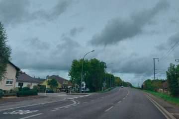 Zeugenaufruf / Motorradfahrer flüchtet nach einem Verkehrsunfall in Heisdorf