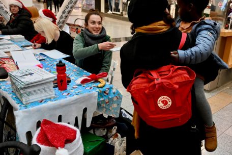 Hat sich immer Zeit f&uuml;r Kinder genommen: Majerus bei einer Signierstunde f&uuml;r ihr Kinderbuch im Dezember 2022