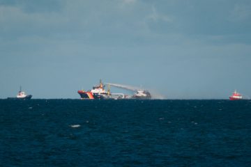 Deutschland / Großeinsatz bei brennendem Öltanker auf Ostsee