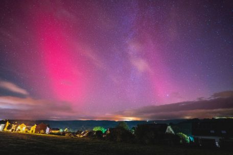 Leuchtender Himmel / Wie die Polarlichter über dem „Préizerdaul“ am Donnerstag entstanden sind – und wie man sie festhält