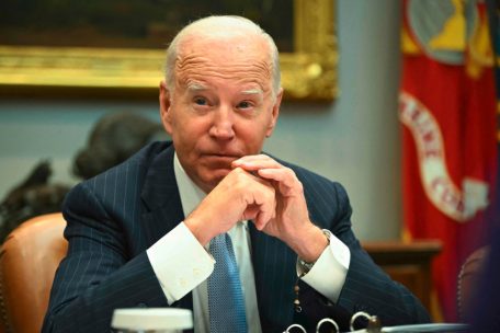 Auf die Frage, ob er Israel auffordern wird, damit aufzuhören, UN-Friedenstruppen anzugreifen, antwortete Biden: „Auf jeden Fall.“