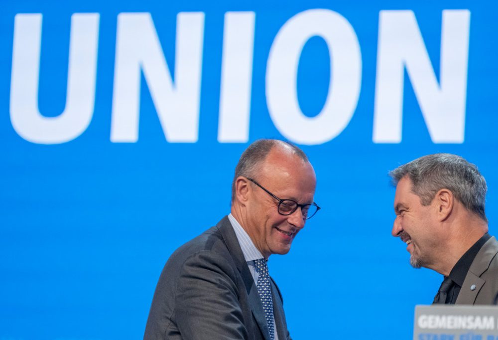 Deutschland / Viele Treueschwüre und einige harte Ansagen: Kanzlerkandidat Merz auf dem CSU-Parteitag