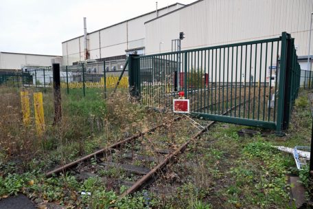 Symbolisch für den Niedergang des Werkes: die Zugeinfahrt aufs Betriebsgelände