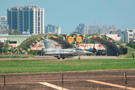 Asien / China unterstreicht mit riesigem Militärmanöver Anspruch auf Taiwan