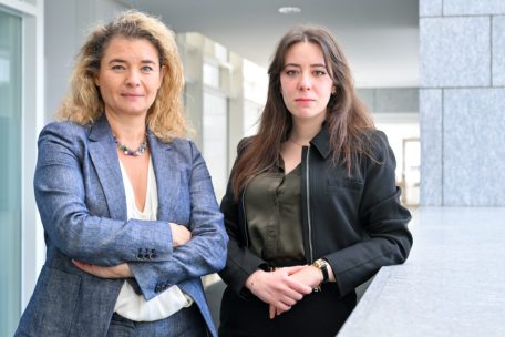 Expertinnen für Finanzkriminalität und Geldwäsche: Silvia Allegrezza (links) und Grazia Bruzzese von der Uni.lu