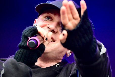 Thomas Faber als Maz Univerze: sowohl in seiner Musik als auch privat thematisiert der Künstler mentale Gesundheit