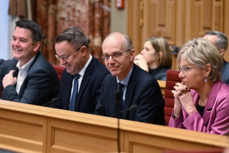 Sonndesfro / Regierung verliert an Zustimmung, Piraten im freien Fall