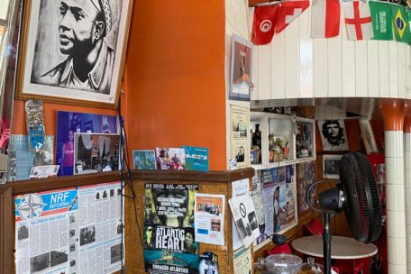 Ikone unter Ikonen: Café in Mindelo