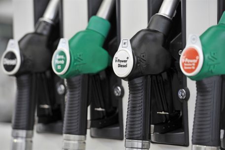 Spritpreise / Beide Benzinsorten werden am Freitag günstiger