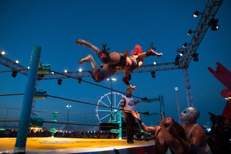 Show, Spektakel und „gewaltsamer Tanz“: die fliegende „Luchadora“ in ihrem Element