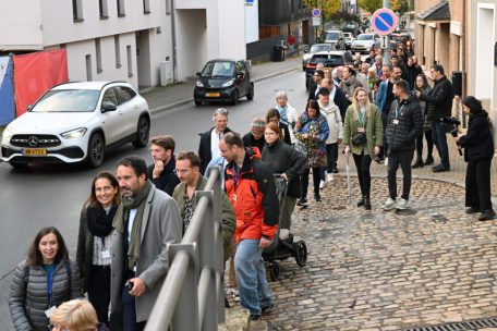 Rund 60 Anwohnerinnen und Anwohner sowie Gemeindeverantwortliche waren am Donnerstagabend gemeinsam im Pfaffenthal unterwegs 