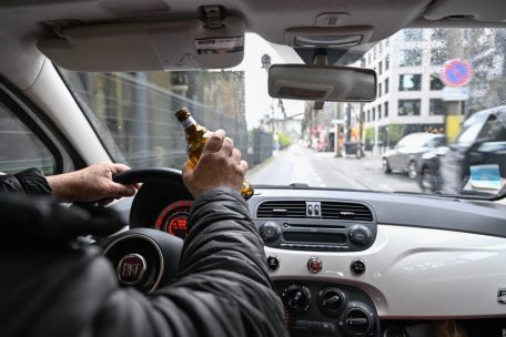 Unfallserie in Petingen / „Auf den Felgen“ unterwegs: Betrunkener Fahrer verursacht mehrere Kollisionen