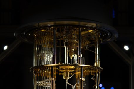 Anders, als man sich Computer vorstellt: der Quantenprozessor des Herstellers IQM in Espoo, Finnland