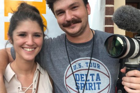 Kayla und Micah sind seit rund 15 Jahren im Lokaljournalismus aktiv