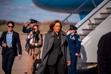 US-Wahl / Nur acht Kilometer entfernt: Harris und Trump stehen in Wisconsin auf der Bühne