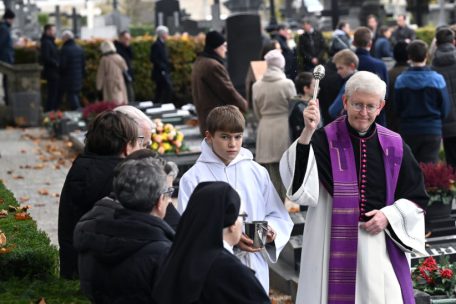 Galerie / Gräbersegnungen auf dem Limpertsberger Notre-Dame-Friedhof