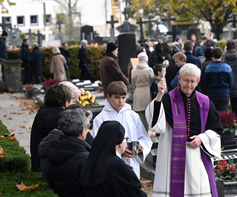 Galerie / Gräbersegnungen auf dem Limpertsberger Notre-Dame-Friedhof