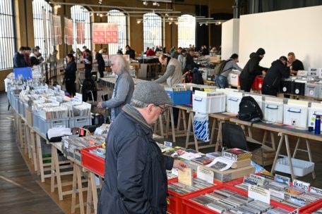 Galerie / Raritäten zum Stöbern und Kaufen: Plattenbörse in den Rotondes zieht Sammler an