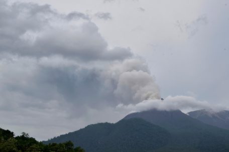 Naturkatastrophe / Vulkanausbruch in Indonesien: Mindestens zehn Tote