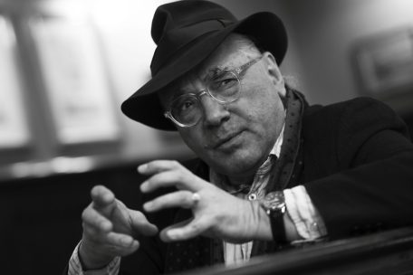 Buchkritik / Dem Nico Helminger säi „Kappgras“ entféiert an de Minett a verstréckt eis an e „Kniddel-Krimi“