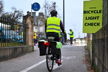 Luxemburg-Stadt / Reflektoren, Lichter und Co.: So sah es beim Beleuchtungscheck von ProVelo aus
