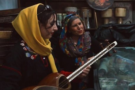 Szene aus „No Land’s Song“