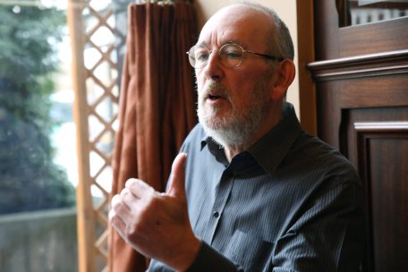 Nach Rassismusvorwürfen / Literaturszene verteidigt den Autor Guy Rewenig