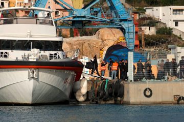 Umstrittenes Abkommen / Italien bringt erneut Migranten nach Albanien