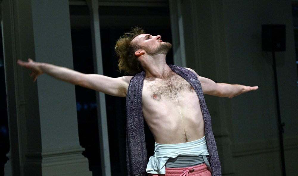 Zeitgenössischer Tanz / Vorhang auf für The Great Chevalier – Vom Erfinden der Seele der luxemburgischen Nation im Tanz