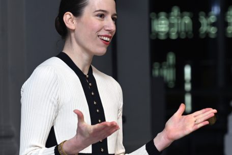 Co-Direktorin Simone Mousset bewies erneut: Auch Tanzgeschichte wird im Hier und Jetzt geschrieben