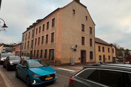 In der Grand-rue hat die Gemeinde eine ganze Häuserzeile aufgekauft. Hier soll neuer, erschwinglicher Wohnraum entstehen.