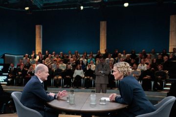 Deutschland / Kanzler Scholz: Vertrauensfrage auch vor Weihnachten möglich