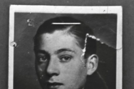 Porträt von Jules Clément in der Ausstellung „Die 3.000 Vermissten“, Luxemburg-Stadt, 1946