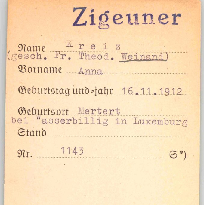 E Bléck duerch d’Lëns / Im Visier des Nationalsozialismus – Sinti, Roma und Jenische