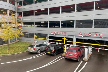 CFL-Parking Belval / Wo Autofahrern der Geduldsfaden reißt: Warten vor den Schranken, trotz Abo und freier Plätze im Innern