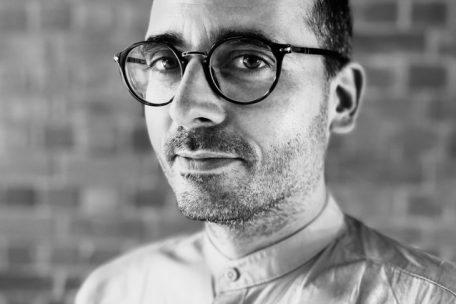 Der Regisseur Eric Lamhène