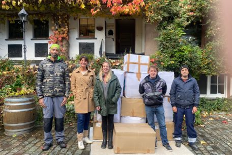 Luxemburg / „Stëmm vun der Strooss“ erhält hochwertige Spende für die „Kleederstuff“