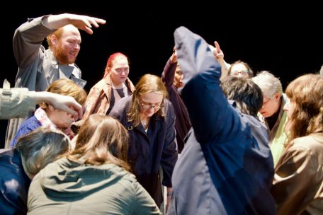 Theateraufführung / Wie „J’existe“ Menschen in Armut aus dem Schatten ins Scheinwerferlicht rückt