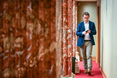 Möglicher Interessenkonflikt / Laurent Zeimet zieht sich aus der Caritas-Spezialkommission zurück